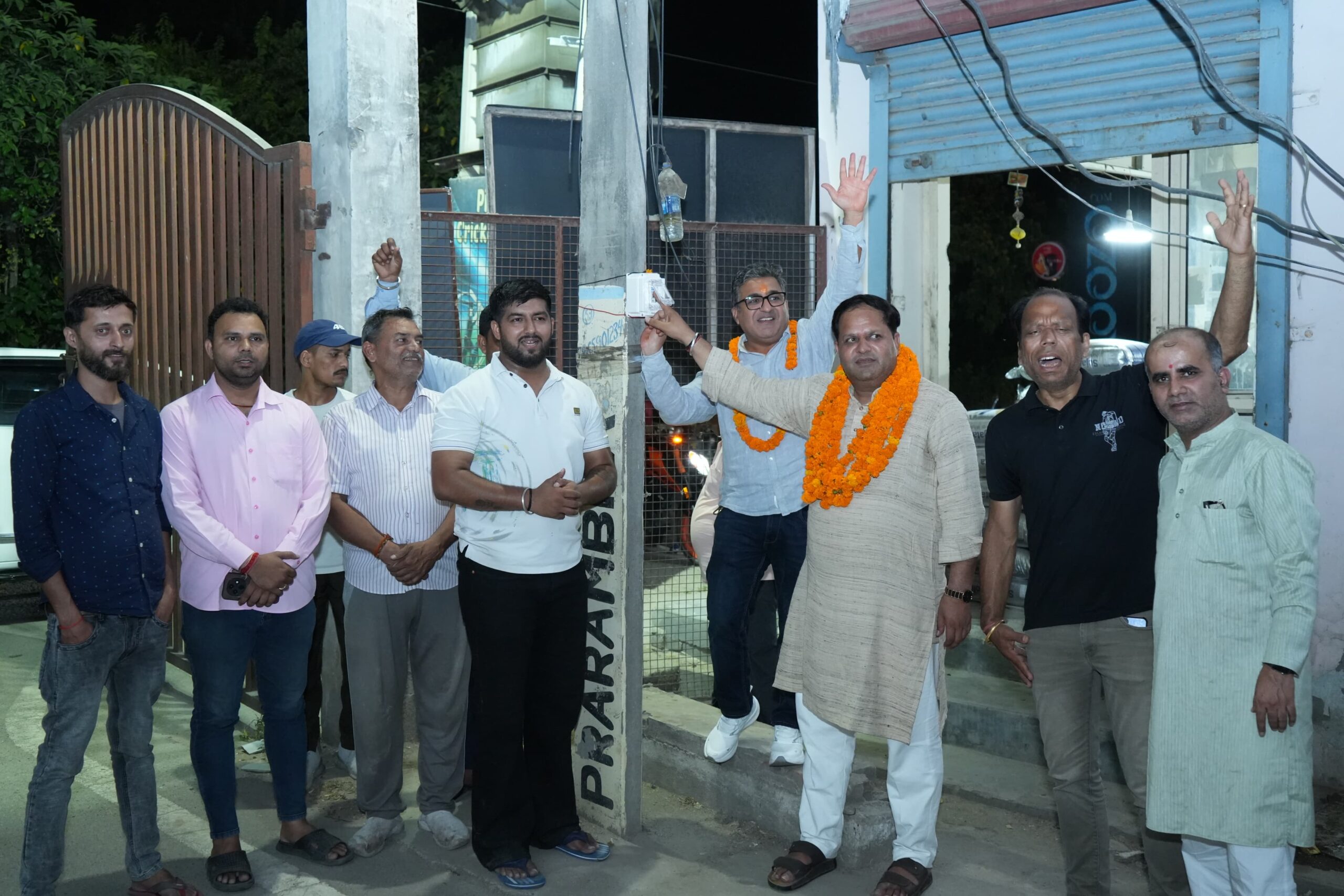 गंगापुर रोड पर 240 स्ट्रीट लाइटों की सौगात, दूधिया रोशनी से जगमगाया मार्ग