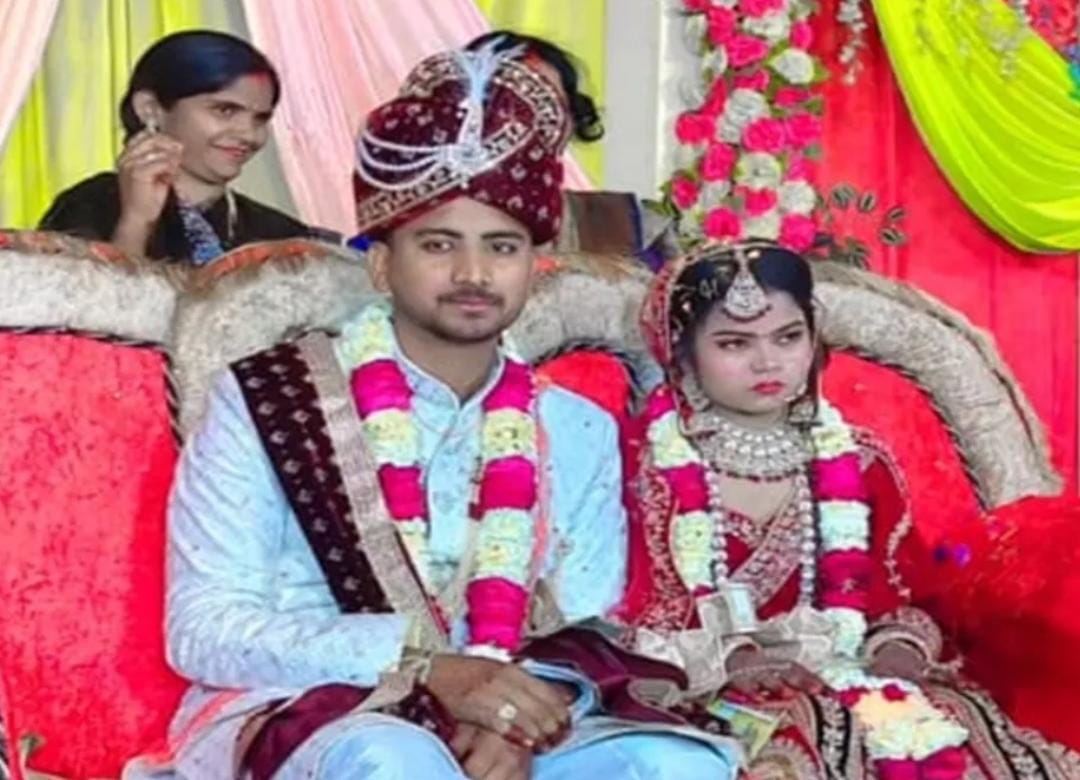 संदिग्ध परिस्थितियों में फांसी के फंदे से कमरे में फंदे से झूलता मिला पति – पत्नी का शव क्षेत्र में फैली सनसनी